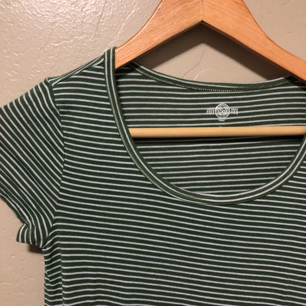 So soft green & white striped tshirt - Picture 2 of 4